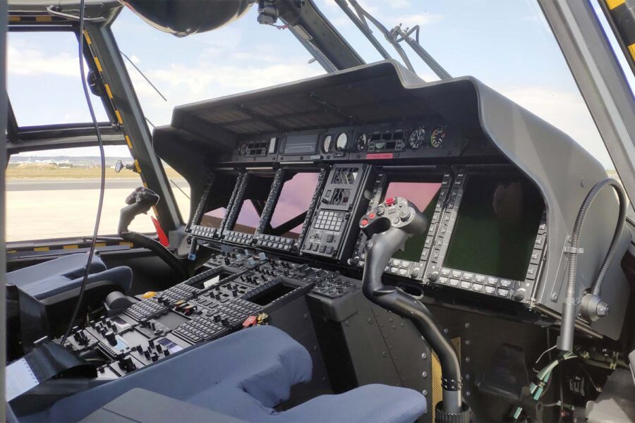 Cockpit de uno de los NH90 del 803 Escuadrón.