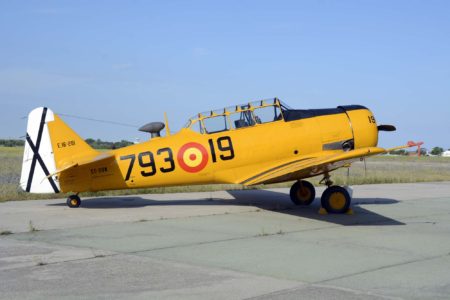 La Fundacion Infante de Orleans ha colaborado con la carrera solidaria del Ala 48 colocando algunos de sus aviones a lo largo del recorrido.