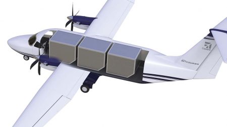 El SkyCourier 408 en su versión de carga contará con un suelo roll on y una barrera de seguridad rígida para separar carga de la cabina de los pilotos.