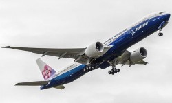 China Airlines Despegue de Seattle del Boeing 777 de China Airlines en su vuelo de entrega.