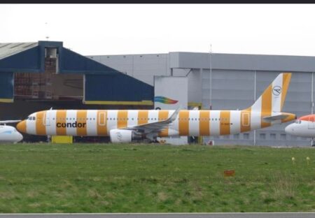 El primer avión repintado ha sido el Airbus A321 D-AIAD en amarillo.