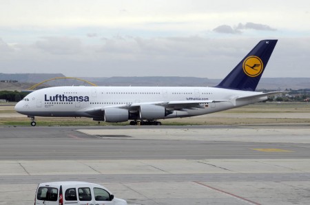 El A380 de Lufthansa que hizo el primer vuelo del modelo a Madrid.
