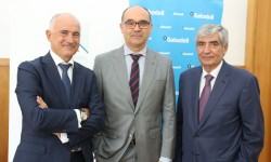 De izq a der Matas Palomar y Miñano De izquierda a derecha Matas, Palomar y Miñano en el acto de firma del acuerdo.