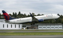 Delta Air Lines YH801 4603 (DAL) 737-900 Take off Boeing Field El Boeing 737-900ER es el sustituto de Boeing para el B-757-200.