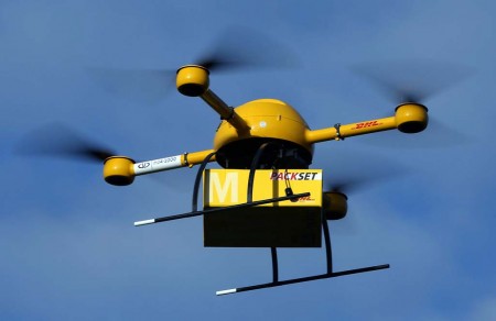 La entrega de paquetería urgente es uno de los campos que han sido propuestos para el uso de drones.