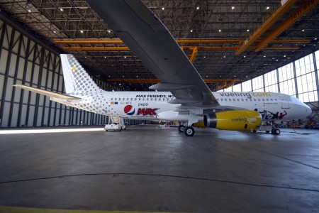 EC-MEQ Airbus A320 de Vueling promocionando Pepsi Max.