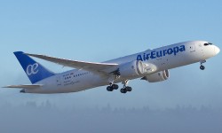 Despegue del Boeing 787 EC-MIG en uno de los cuatro vuelos que ha realizado antes de su entrega. Despegue del Boeing 787 EC-MIG en uno de los cuatro vuelos que ha realizado antes de su entrega.