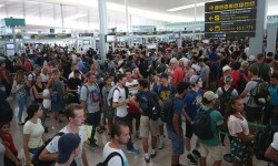 El Prat Caos en el aeropuerto de Barcelona por la huelga de vigilantes de Eulen