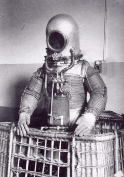 El traje espacial de Emilio Herrera se componía de varias capas para proteger al astronáuta, incluido un exoesqueleto metálico que evitaba que el traje se hinchase.