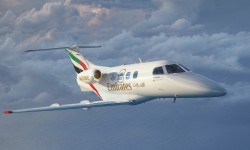 Emirates Embraer Phenom 100E Así irán decorados los Embraer Phenom 100E de la escuela de pilotos de Emirates.