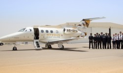 Etihad Embraer Phenom 100E El primer Embraer Phenom 100E de la escuela de pilotos de Etihad ya está en las instalaciones de esa en el aeropuerto de Al Ain.