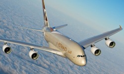 Etihad_A380_vuelo Etihad ha aprovechado la entrega de su primer Airbus A380 para cambiar su imagen corporativa.