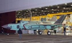 BK-1 move from final assembly to the fuel barn El primer F-35B para Reino Unido será usado en pruebas operativas y entrenamiento.
