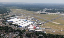 Farnborough2012_001 Vista aérea de la edición de 2010 del Salón de Farnborough.