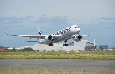 Despegue en su vuelo inaugural del primer Airbus A350 de Finnair.