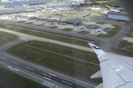 Despegue de Toulouse del Airbus A350 de Finnair en su vuelo de entrega con el centro de entregas de Airbus.