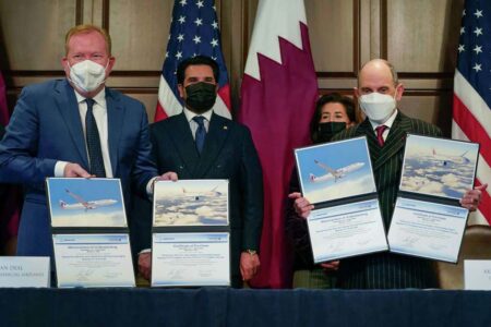 Firma entre Qatar Airways y Boeing en la Casa Blanca.