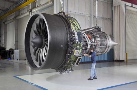 GE compra la división de componentes de motor de Avio
