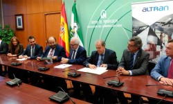 Foto_Firma_Acuerdo_Altran_e Altran España e IDEA firman acuerdo para desarrollar un centro de I+D+i de fabricación aeronáutica en Andalucía.