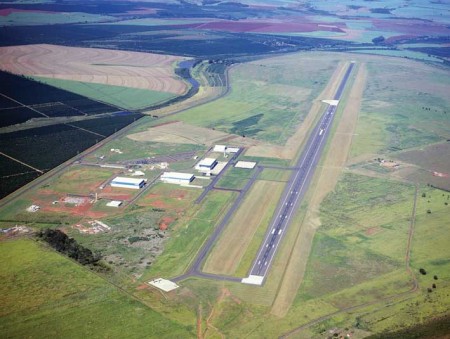 Vista aérea de Gavião Peixoto y su pista de casi 5 km de largo.