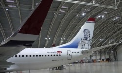Gloria Fuertes Norwegian Boeing 737 de Norwegian, EL-FJX, decorado con la imagen de Gloria Fuertes, otro homenaje a la cultura española