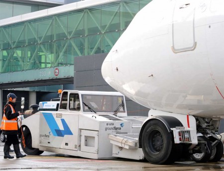 Groundforce, la división de handling de Globalia, junto con Iberia Airport Services, han sido las dos grandes ganadoras del concurso de Aena para la renovación de agentes de handling de rampa en la red de aeropuertos.