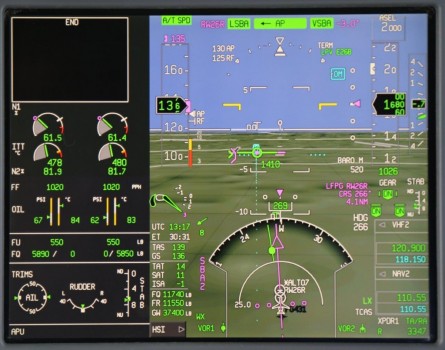 Pantalla de presentación del sistema EASy de Dassault para aproximaciones de precisión.