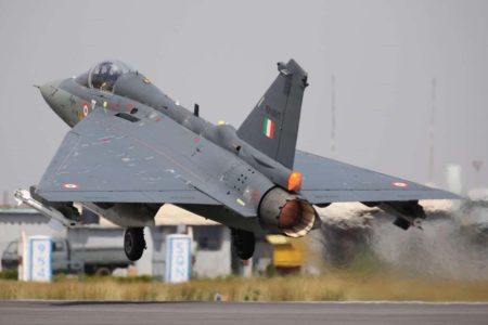 Despegue de un HAL Tejas Mk.1 de la Fuerza Aérea de India.