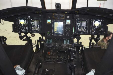 Cockpit del HT.17-20A.