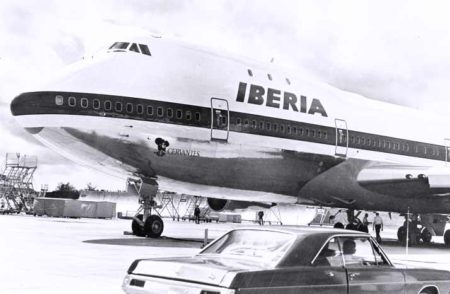 El EC-BRO, Cervantes. El primer Boeing 747 de iberia poco antes de su entrega.