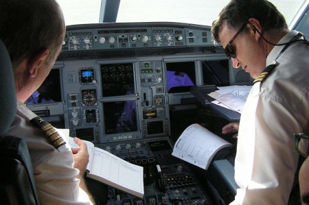 Pinchar sobre la imagen para ir a la web de Iberia para presentar el CV para la oferta de empleo como piloto.