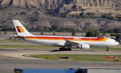 Iberia_A330_100 Iberia ha comenzado en 2013 la sustitución de sus Airbus A340-300 por los A330-300