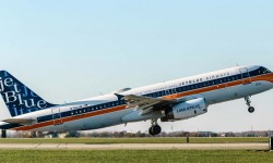 JetBlue retro A320 JetBlue utiliza una decena de decoraciones diferentes en las colas de sus Airbus A320 y Embraer E190 además de siete especiales (en los A320) y otra diferente para sus A321, y ahora suma este retro.