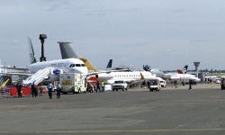 LBG001 Gran parte de los 126 aviones que se expondrán ya han llegado a París