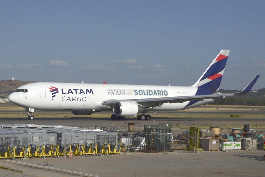 Boeing 767F de Latam Cargo en el aeropuerto de Madrid Barajas.