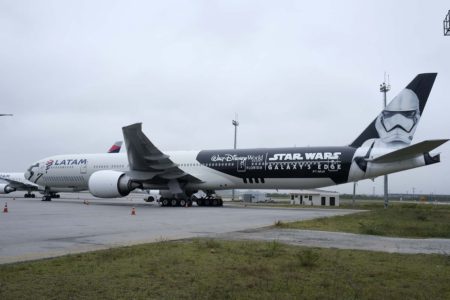 El Boeing 777 de Star Wars comenzará de inmediato a operar en las rutas de largo nradio de LATAM desde Sao Paulo.