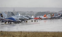 Linea_torrejon Aviones de la línea de vuelo y exposición estática de Aire 75