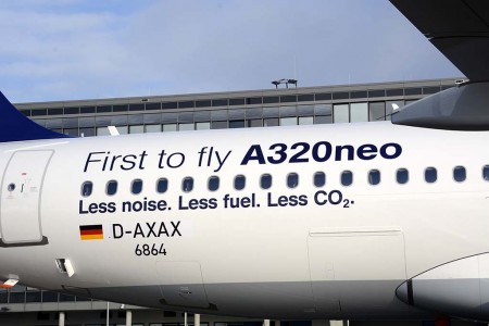Sticker aplicado por Lufthansa a sus primeros Airbus A320neo.