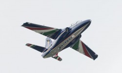 M-345_PAN1 El pasado mes de mayo Alenia Aermacchi presentó el prototipo del M-345 HET con colores de la patrulla acrobática Frecce Tricolori