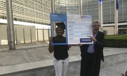 MOL_SS_Erasmus La Presidenta de la Red de Estudiantes Erasmus, Safi Sabuni, y Michael O’Leary, CEO de Ryanair, fotografiados ayer 23 de mayo, en Bruselas.