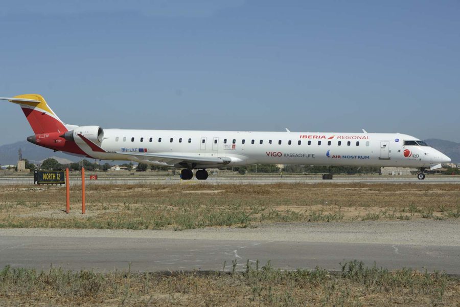CRJ1000 de Medavia operando con los colores de Iberia Regional un vuelo entre las islas Baleares.