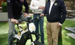 Mirasierra-(2) Velarde y responsables de Bultaco presentan el Primer Festival Bultaco de Marugán
