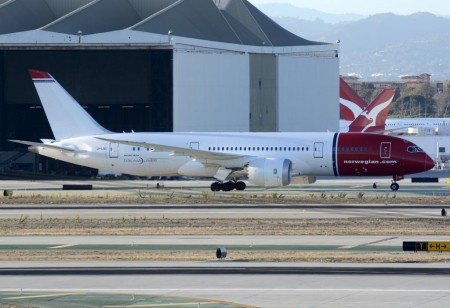 Boeing 787-8 de Norwegian en el aeropuerto de Los Ángeles procedente de Oslo.