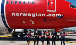 Norwegian barcelona fort lauderdale Corte de la cinta ceremonial en Barcelona con motivo del primer vuelo de Norwegian a Fort Lauderdale.
