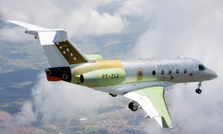 PT_ZIJ_001 El Embraer Legacy 450 podrá transportar a cuatro pasajeros a 4.600 km.