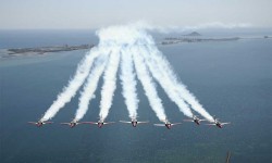 Patrulla-Aguila_piruetas-(2 la patrulla Águila participa un año más en la Festa del Cel, y selebra su 30 aniversario con Breitling, la manufactura suiza que apostó por la Patrulla hace más de 20 años.