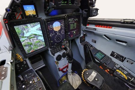 Cockpit del Pilatus PC-21, en línea con lo que los futuros pilotos militares españoles se encontrarán en sus unidades operativas.º
