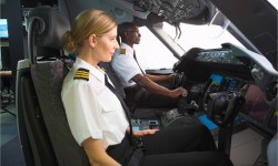Pilotos Boeing Boeing presenta sus nuevas previsiones de empleo para pilotos y técnicos de mantenimiento de aeronaves que alcanzan los 1,2 millones de nuevos empleos en todo el mundo en 20 años.