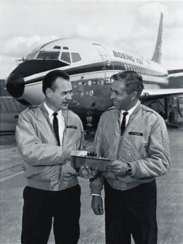 Brien Wygle y Lew Wallick fueron los encargados de hacer el primer vuelo del Boeing 737.