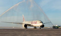 Qatar Auckland Boeing 777 Arco de agua al Boeing 777 de Qatar Airways a su llegada a Auckland.
